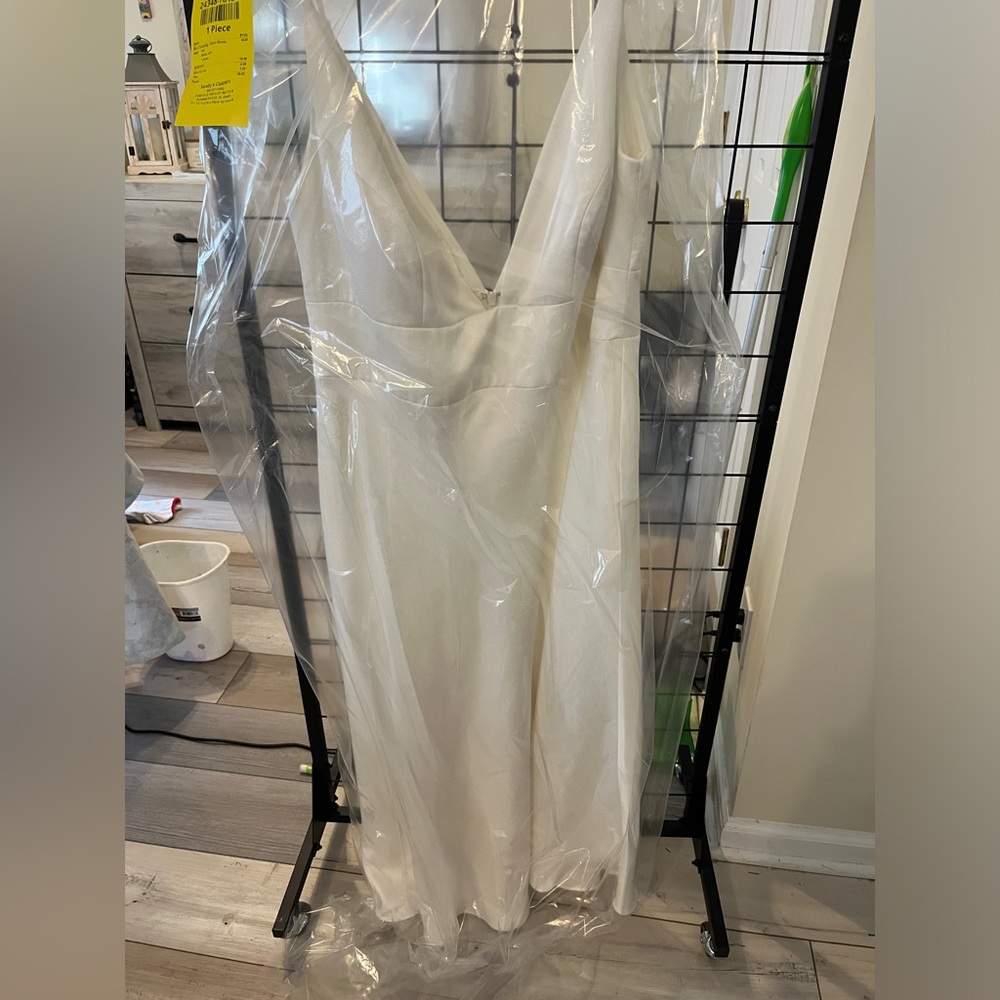 Pre owned Jennie yoo size 19 discontinued bridesmaid dress.